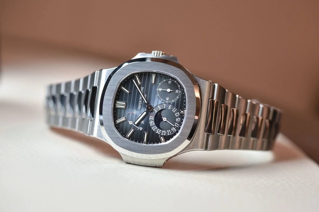 Patek Philippe Nautilus Moonphase 5712 1A discontinued 2025 2 2048x1365 4aa3c207 eb4c 402d b966 76404cd411e9